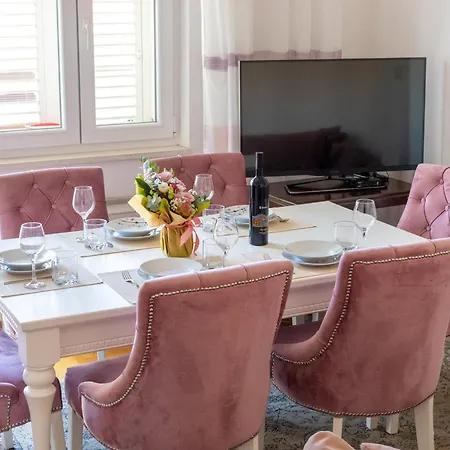 Hotel apartamentowy Mimoza *