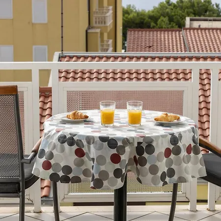 Mimoza Lägenhetshotell Baška Voda