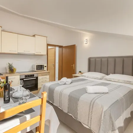 Lägenhetshotell Mimoza *