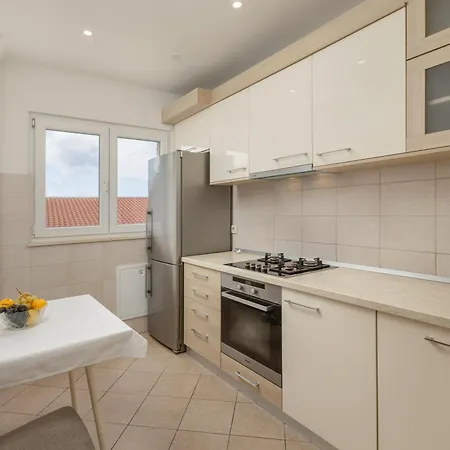 Lägenhetshotell Mimoza *